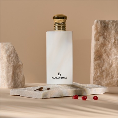 Mood-boosting room and linen spray with raspberry, melon, and patchouli for a vibrant, sun-drenched aroma