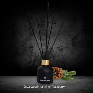 Pari Aromas Cedarwood, Vetiver & Raspberry Reed Diffuser – A captivating blend of earthy cedarwood, smoky vetiver, and juicy raspberry for a rich and refreshing aroma.