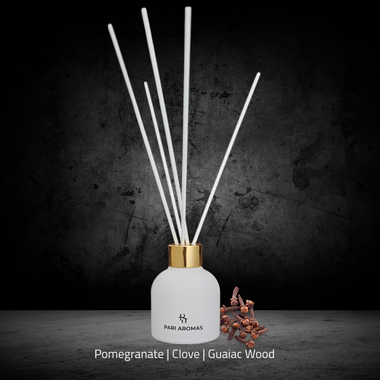 Pari Aromas Raspberry, Clove & Rose Reed Diffuser – A fragrant blend of sweet raspberry, warm clove, and romantic rose for a rich and inviting aroma.