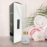 Pari Aromas Rosemary, Cinnamon & White Cedar Reed Diffuser – An invigorating blend of herbal rosemary, spicy cinnamon, and earthy white cedar for a warm and refreshing ambiance.
