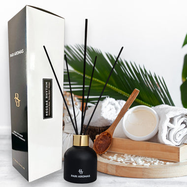 Pari Aromas Strawberry, Rose & Black Currant Reed Diffuser – A delightful fusion of sweet strawberry, romantic rose, and rich black currant for a captivating aroma.