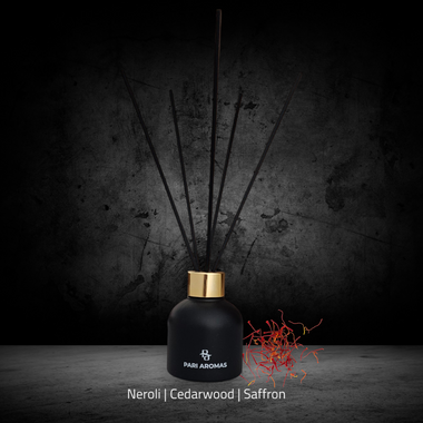 Pari Aromas Vanilla, Cedarwood & Cashmere Reed Diffuser – A warm and comforting blend of creamy vanilla, grounding cedarwood, and soft cashmere for a cozy and elegant ambiance.